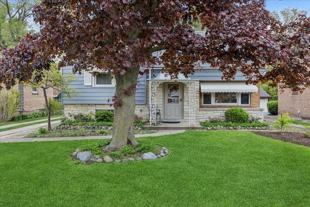 285 Desplaines Avenue, Riverside, IL 60546