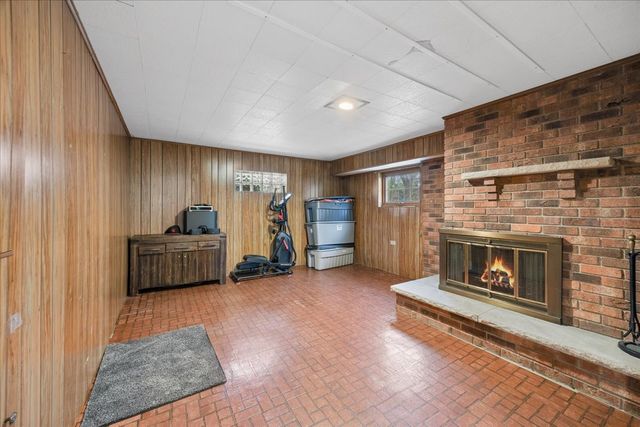 285 Desplaines Avenue, Riverside, IL 60546