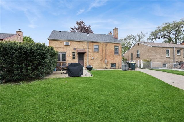 285 Desplaines Avenue, Riverside, IL 60546