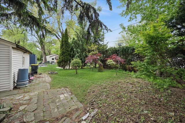 285 Desplaines Avenue, Riverside, IL 60546