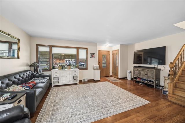 285 Desplaines Avenue, Riverside, IL 60546