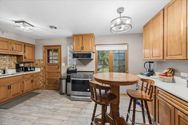 285 Desplaines Avenue, Riverside, IL 60546