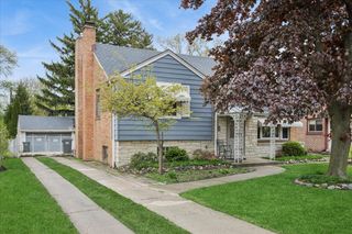 285 Desplaines Avenue, Riverside, IL 60546