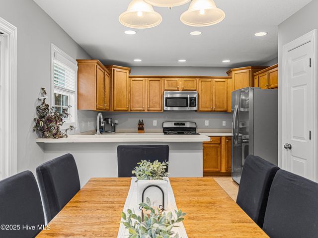 907 Stagecoach Drive, Jacksonville, NC 28546
