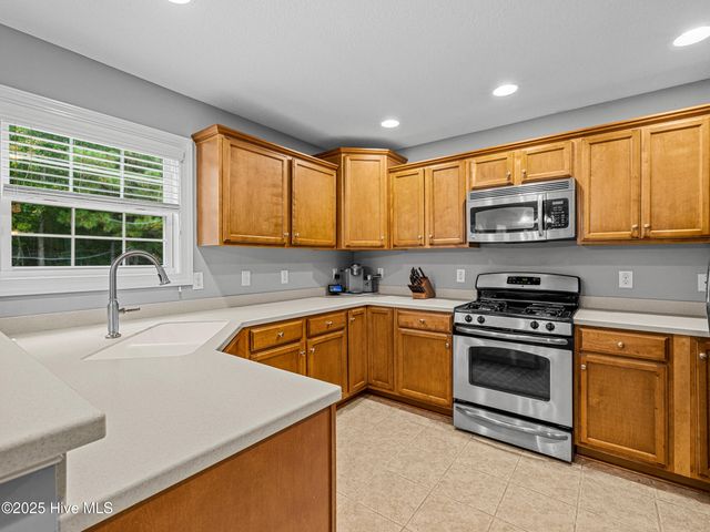 907 Stagecoach Drive, Jacksonville, NC 28546