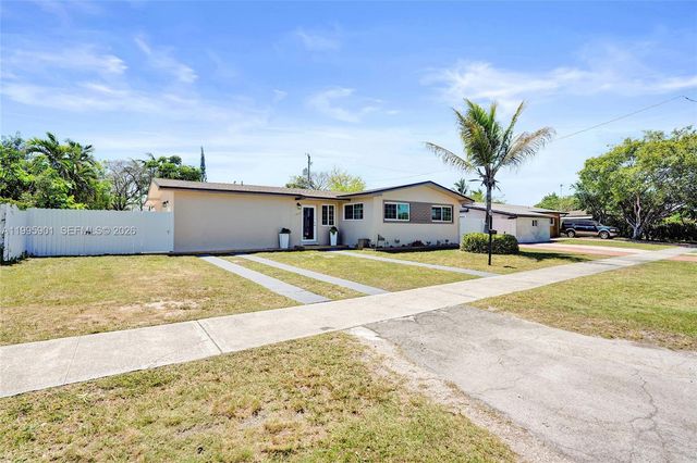 19411 Gulfstream Rd, Cutler Bay, FL 33157
