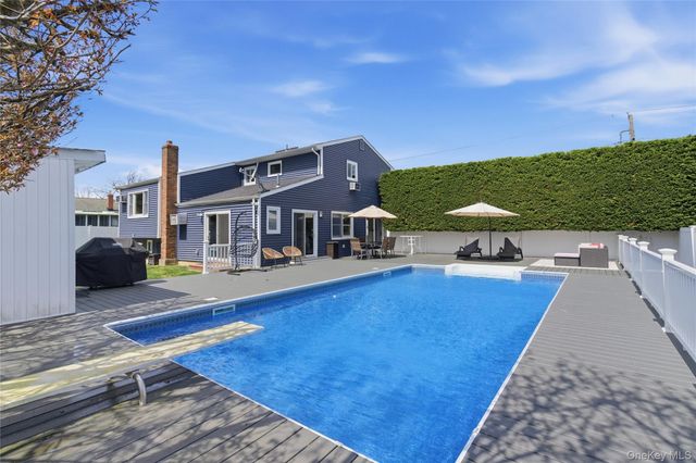 750 Outlook Avenue, West Babylon, NY 11704