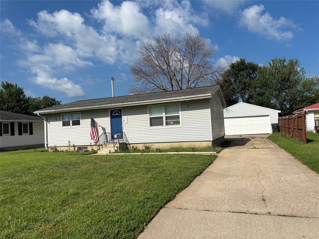 807 W 6th Street, Perry, IA 50220