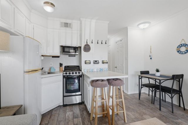 6102 Seawall Boulevard 166, Galveston, TX 77551