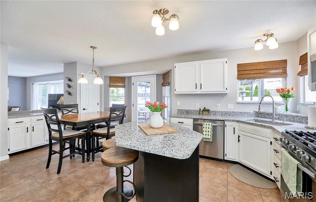 3587 Westport Drive, St Charles, MO 63303