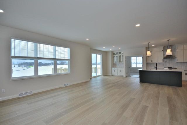 8211 W Skylark DRIVE, Mequon, WI 53097