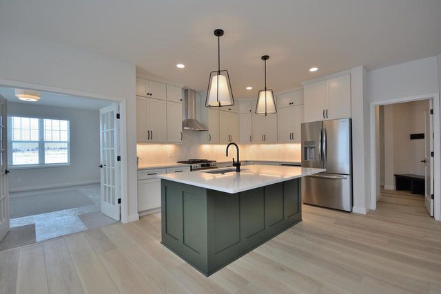 8211 W Skylark DRIVE, Mequon, WI 53097