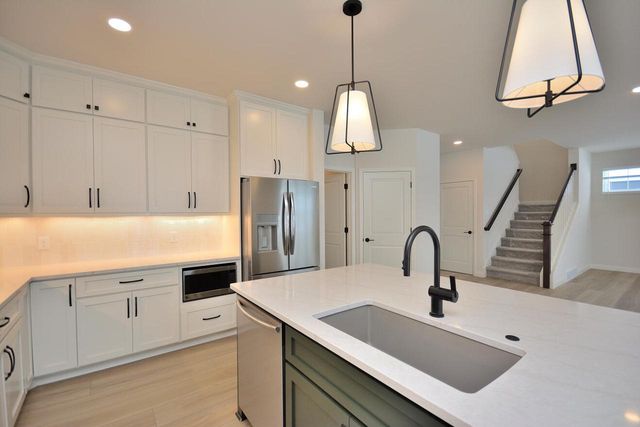 8211 W Skylark DRIVE, Mequon, WI 53097