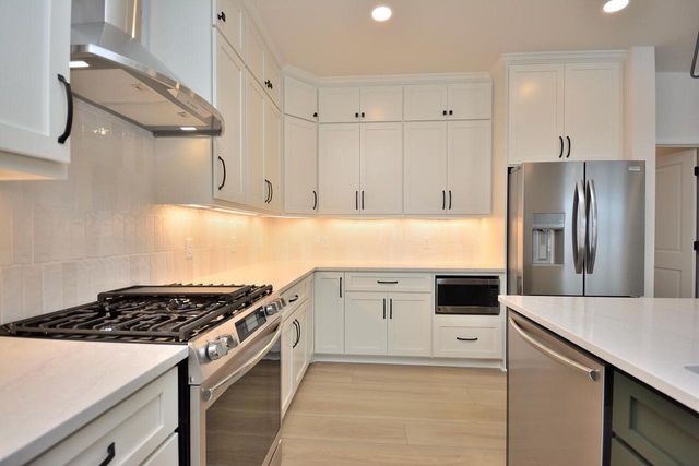 8211 W Skylark DRIVE, Mequon, WI 53097