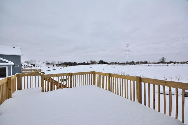 8211 W Skylark DRIVE, Mequon, WI 53097