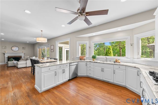 9374 Count Kristopher Dr, Mechanicsville, VA 23116