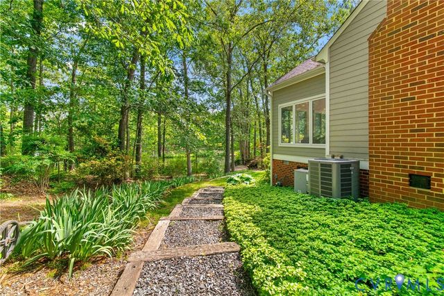 9374 Count Kristopher Dr, Mechanicsville, VA 23116