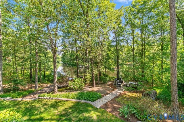 9374 Count Kristopher Dr, Mechanicsville, VA 23116