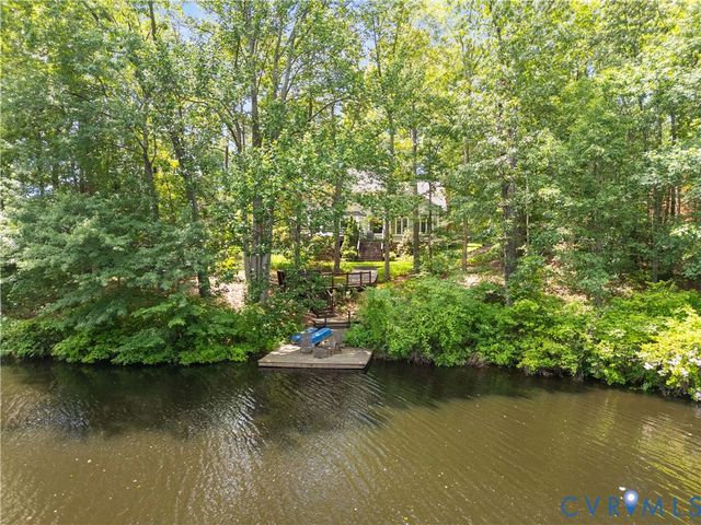 9374 Count Kristopher Dr, Mechanicsville, VA 23116