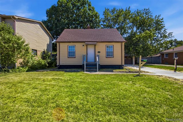 20600 Lennon Street, Harper Woods, MI 48225