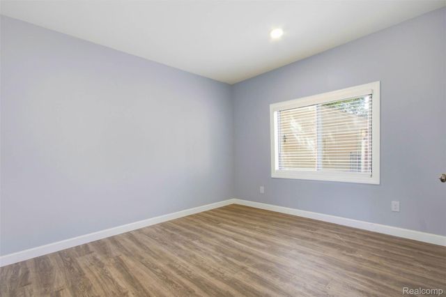 20600 Lennon Street, Harper Woods, MI 48225
