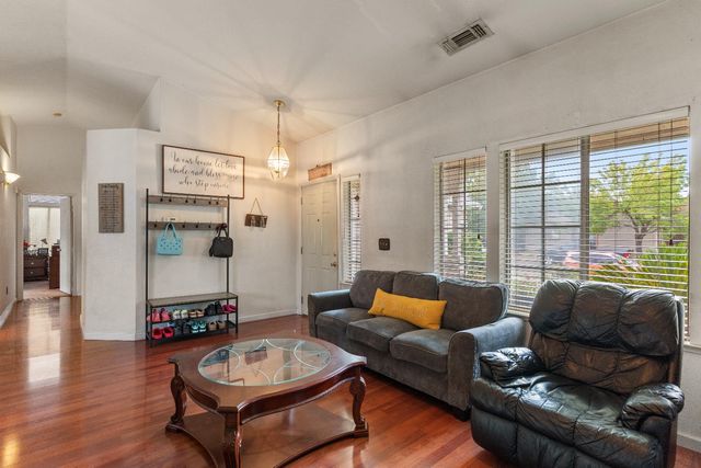 5341 Crystal Hill Way, Sacramento, CA 95823