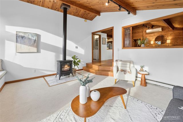 9420 NE Eric Avenue, Bainbridge Island, WA 98110