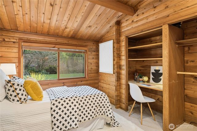 9420 NE Eric Avenue, Bainbridge Island, WA 98110