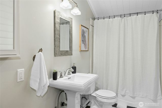 9420 NE Eric Avenue, Bainbridge Island, WA 98110