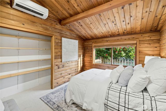 9420 NE Eric Avenue, Bainbridge Island, WA 98110