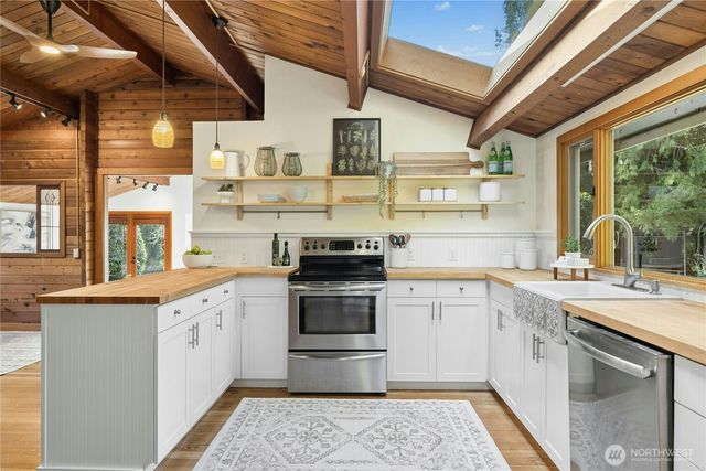 9420 NE Eric Avenue, Bainbridge Island, WA 98110