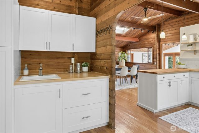 9420 NE Eric Avenue, Bainbridge Island, WA 98110