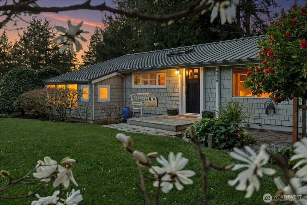 9420 NE Eric Avenue, Bainbridge Island, WA 98110