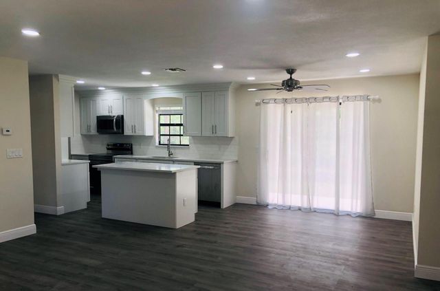 13618 N 51st Place, West Palm Beach, FL 33411