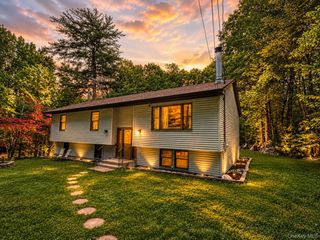 359 Nashopa Road, Bloomingburg, NY 12721