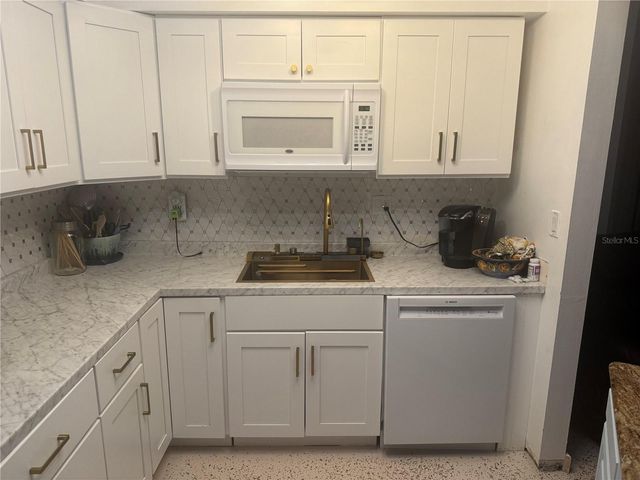 525 MANATEE COURT 21, Venice, FL 34285