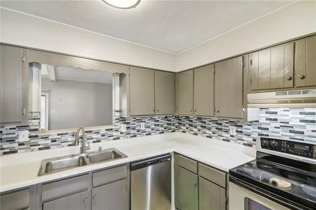 6429 Woodstone Way, Morrow, GA 30260