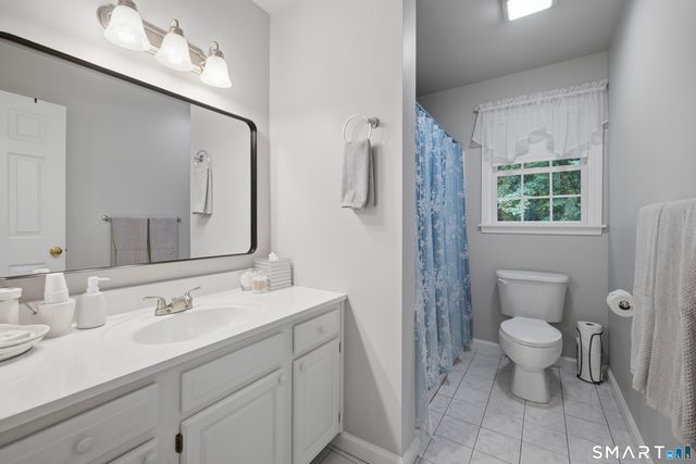 17 Dean Road, East Lyme, CT 06333
