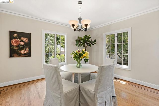 859 Sunnyhills Rd, Oakland, CA 94610