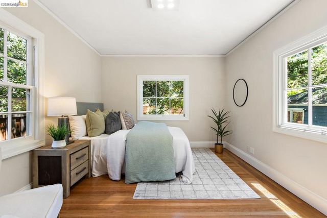 859 Sunnyhills Rd, Oakland, CA 94610