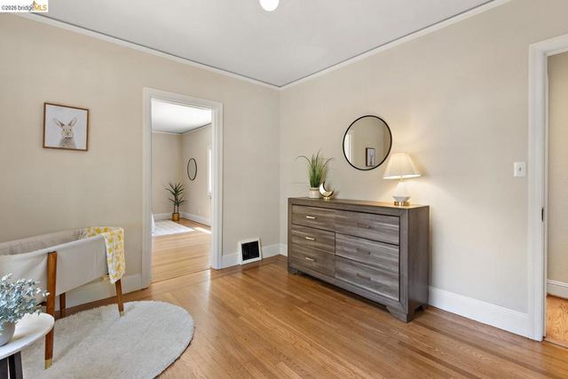 859 Sunnyhills Rd, Oakland, CA 94610