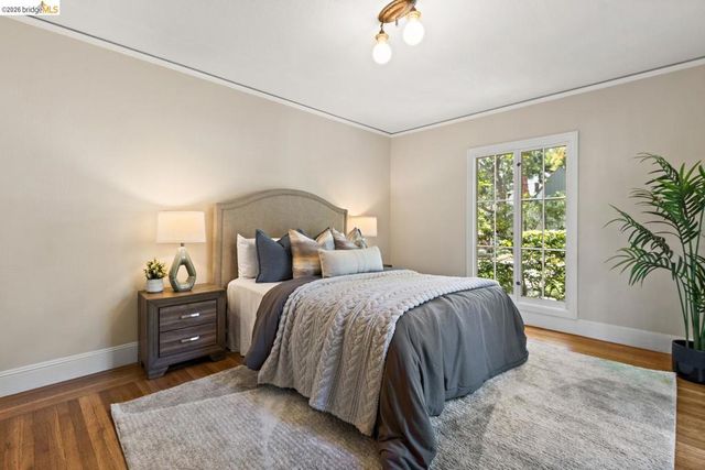 859 Sunnyhills Rd, Oakland, CA 94610
