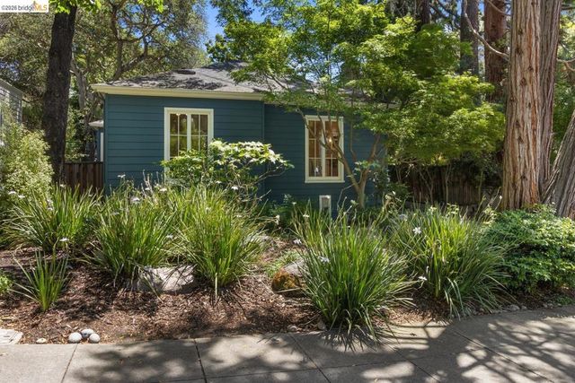 859 Sunnyhills Rd, Oakland, CA 94610