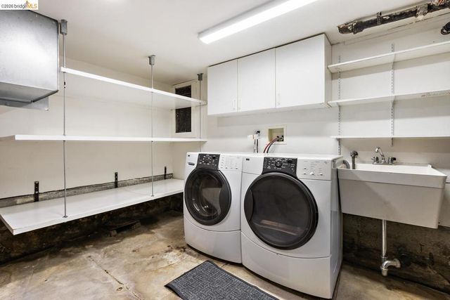 859 Sunnyhills Rd, Oakland, CA 94610