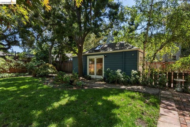 859 Sunnyhills Rd, Oakland, CA 94610