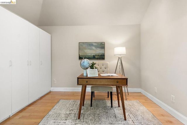 859 Sunnyhills Rd, Oakland, CA 94610