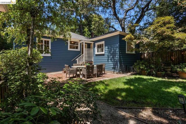 859 Sunnyhills Rd, Oakland, CA 94610
