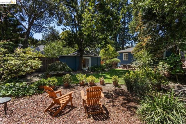 859 Sunnyhills Rd, Oakland, CA 94610
