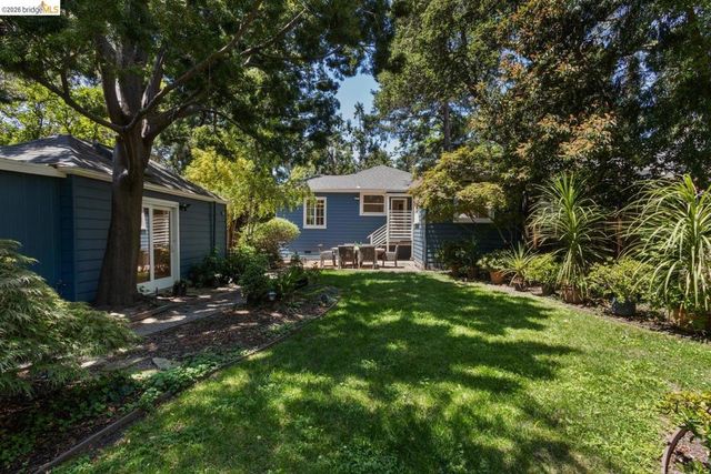 859 Sunnyhills Rd, Oakland, CA 94610