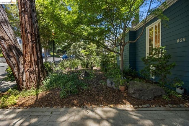 859 Sunnyhills Rd, Oakland, CA 94610